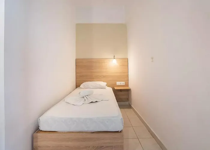 Sotirakis ホテル ファリラキ